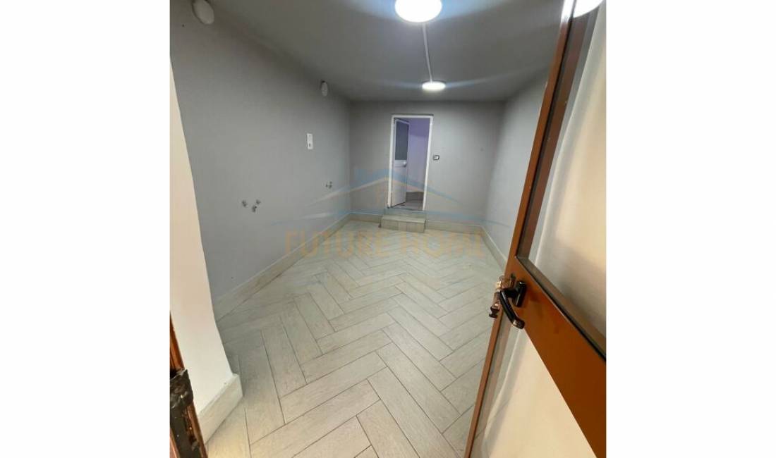 Ambient Biznesi ne shitje, Rruga Asim Vokshi,