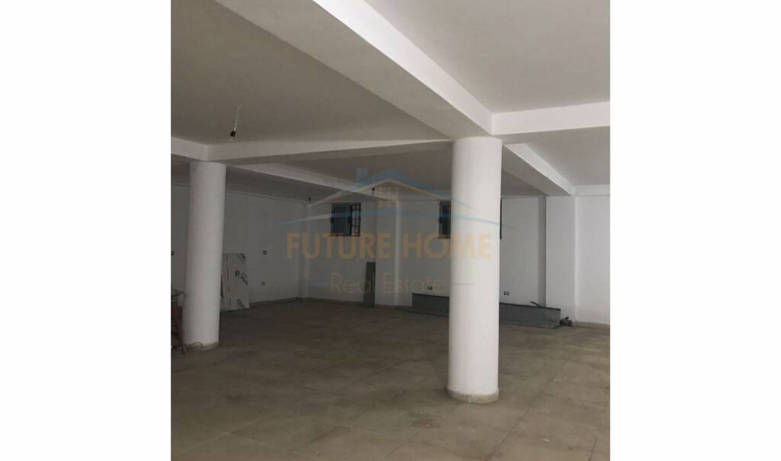 Magazine-Bodrum me qira , Laprake, Tirane.