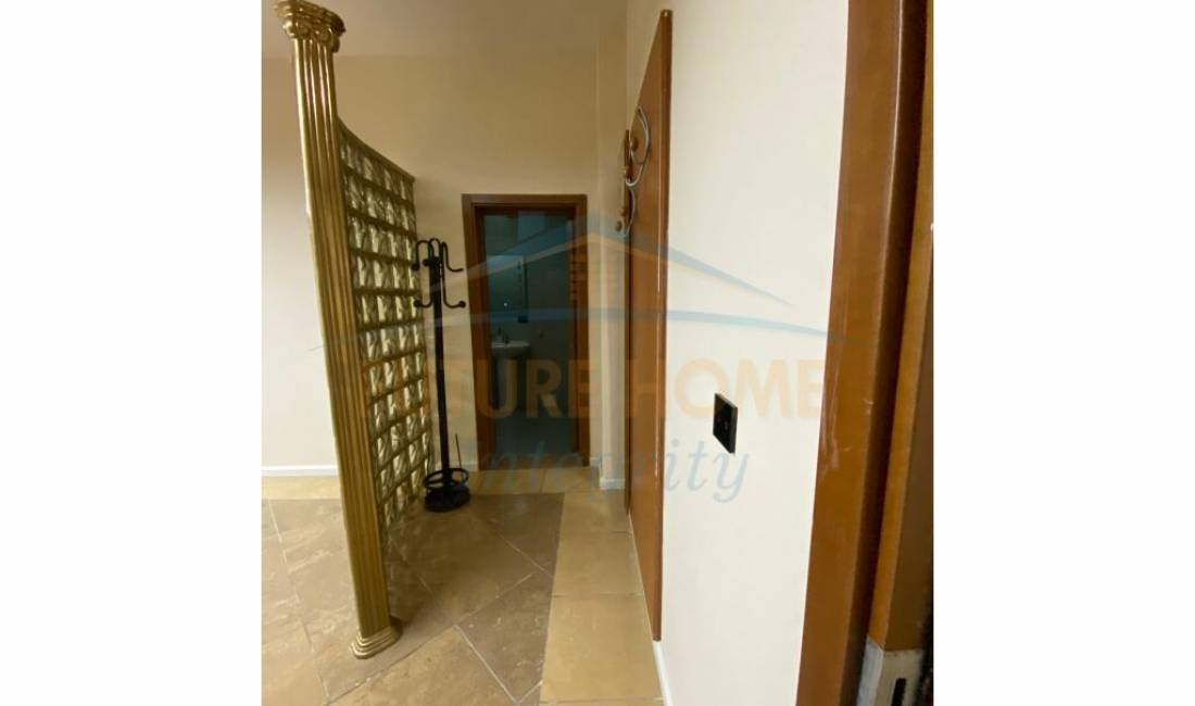 Ambjent me qera te rruga Ismail Qemali