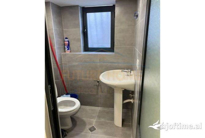 Ambient Biznesi per shitje , Stadiumi Dinamo , Tirane.