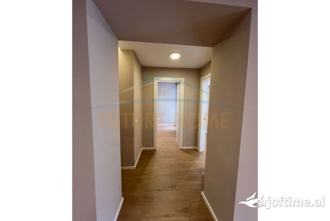 Ambiente Commerciale in Affitto 3+1 a Tirana - 950 Euro
