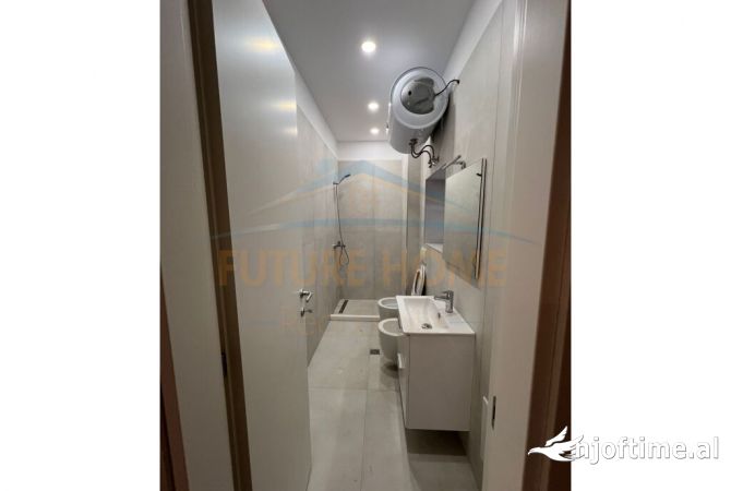 Ambiente Commerciale in Affitto 3+1 a Tirana - 950 Euro