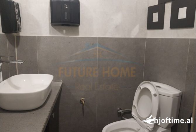 Ambiente Commerciale in Affitto 2+1 a Tirana - 2,300 Euro