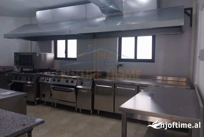 Ambiente Commerciale in Affitto 2+1 a Tirana - 2,300 Euro