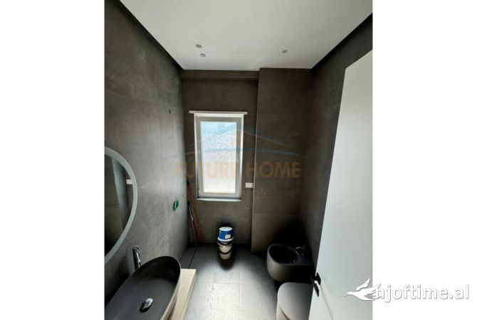 Ambiente Commerciale in Affitto 3+1 a Tirana - 1,600 Euro