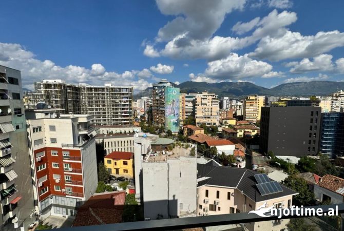 Ambiente Commerciale in Affitto 3+1 a Tirana - 1,600 Euro