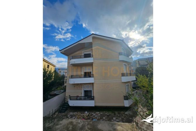 Ambiente Commerciale in Affitto 5+1 a Tirana - 5,000 Euro