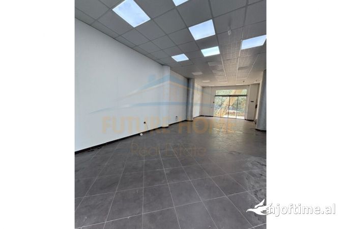 Ambiente Commerciale in Affitto 1+1 a Tirana - 1,000 Euro