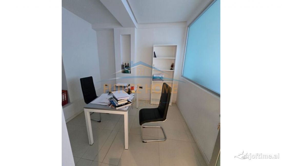 Shitet, Zyre ,prane Liceut Artistik.