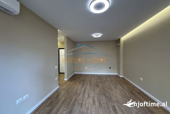 Ambiente Commerciale in Affitto 3+1 a Tirana - 600 Euro