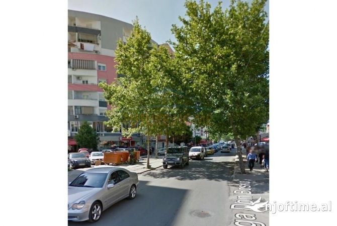 Ambiente Commerciale in Affitto 1+1 a Tirana - 2,000 Euro