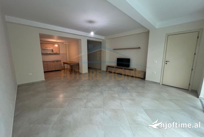 Ambiente Commerciale in Affitto 3+1 a Tirana - 700 Euro