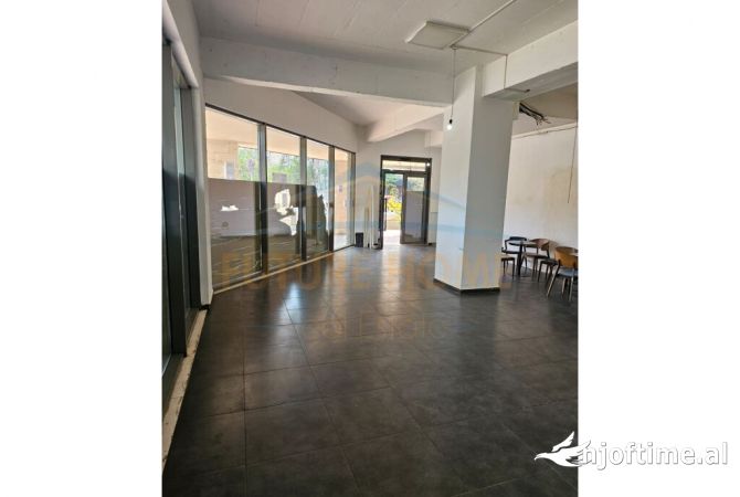 Ambiente Commerciale in Vendita 1+1 a Tirana - 285,000 Euro