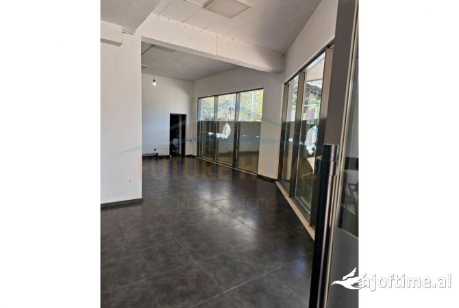 Ambiente Commerciale in Vendita 1+1 a Tirana - 285,000 Euro