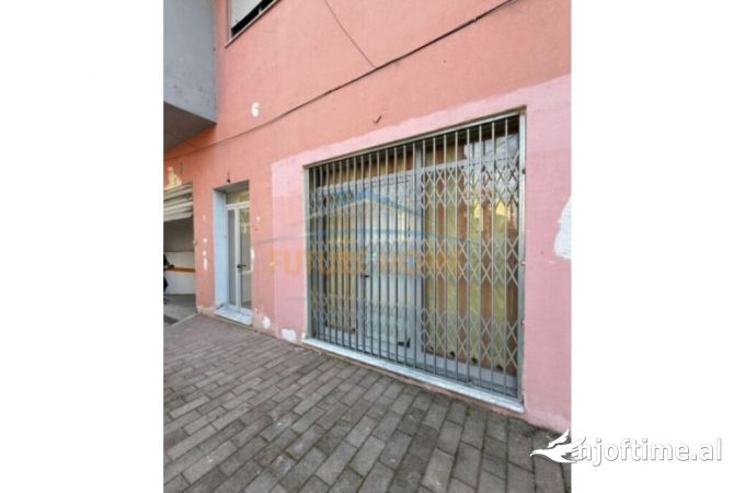 Ambiente Commerciale in Vendita 1+1 a Tirana - 145,000 Euro