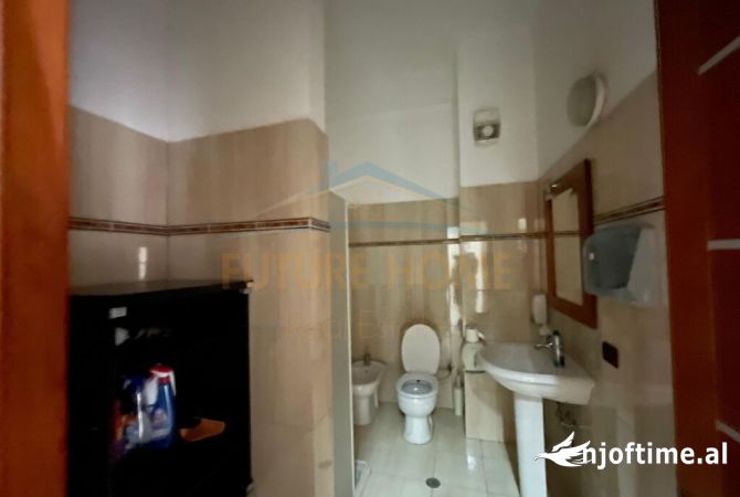 Ambiente Commerciale in Vendita 3+1 a Durazzo - 390,600 Euro