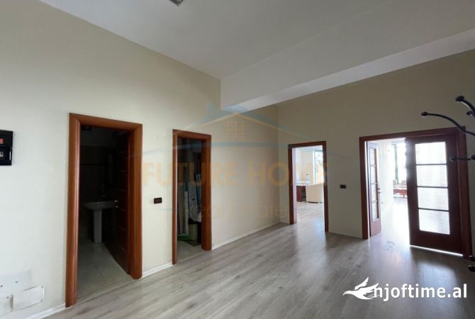 Ambiente Commerciale in Vendita 3+1 a Durazzo - 390,600 Euro