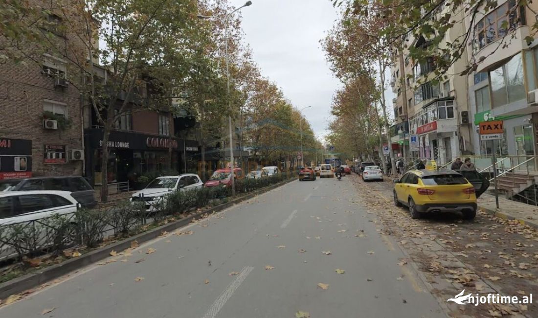 Per shitje  Ambient Biznesi, Prane Stacionit te Trenit