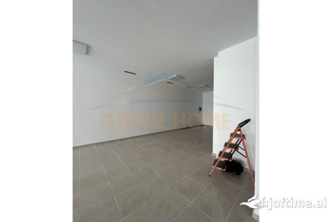 Ambiente Commerciale in Affitto 1+1 a Tirana - 1,200 Euro