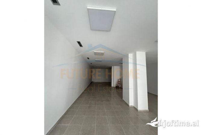 Ambiente Commerciale in Affitto 1+1 a Tirana - 1,200 Euro
