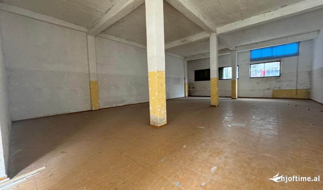 Magazine me qira tek Rruga 5 Maji 