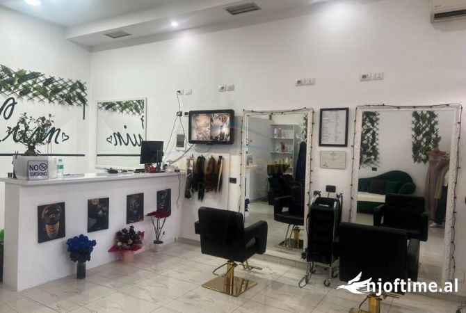 Ambiente Commerciale in Affitto 3+1 a Tirana - 700 Euro