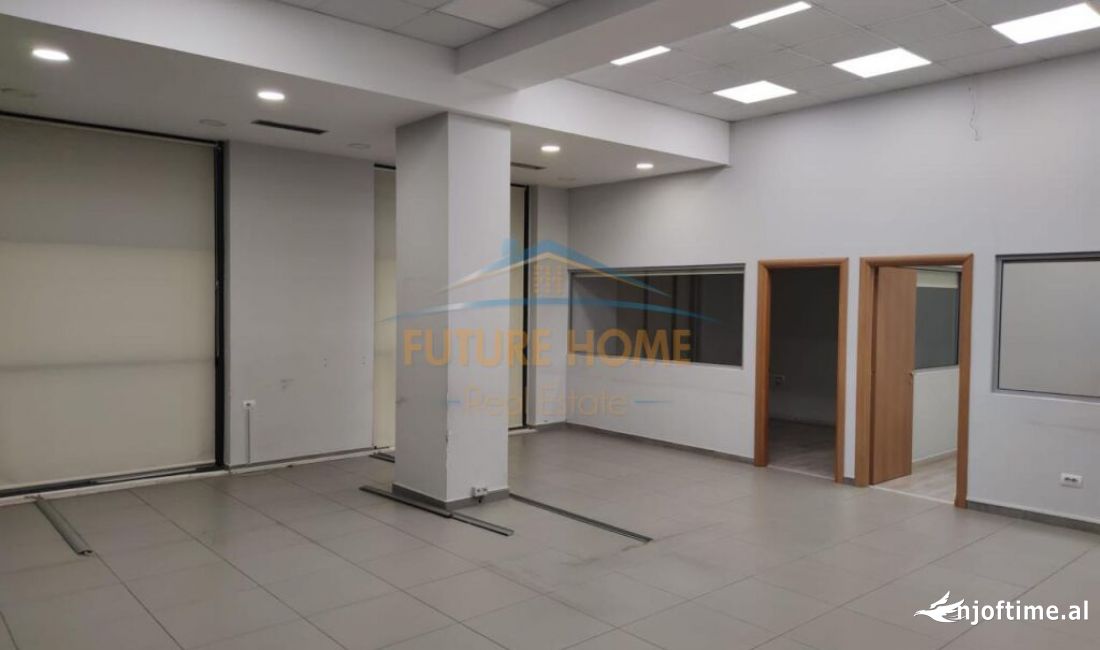 Ambient Biznesi, per shitje te Komuna e Parisit