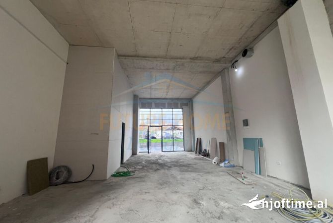 Ambiente Commerciale in Affitto 1+1 a Tirana - 1,500 Euro