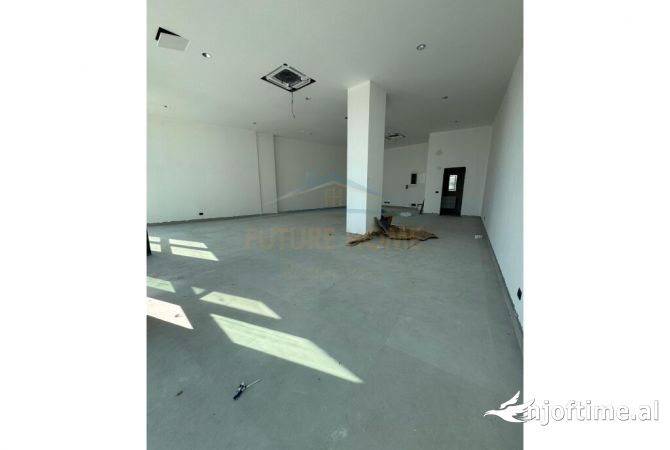 Ambiente Commerciale in Affitto 3+1 a Tirana - 3,500 Euro