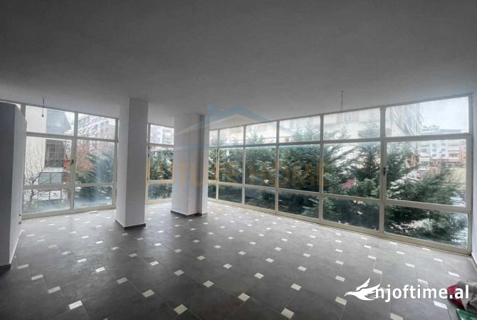 Qera, Ambient Biznesi, Unaza e Re.