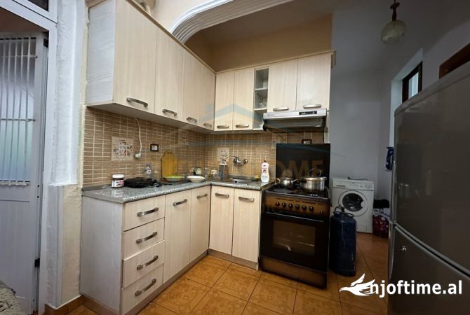  Apartament 1+1, Stacioni i fundit i Tiranes se Re.