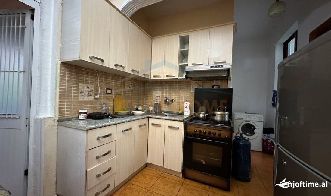 Shtepi ne shitje Apartament ne Tirane, 1+1, Mobilimi E mobiluar, Pagesa 90,000  Euro.