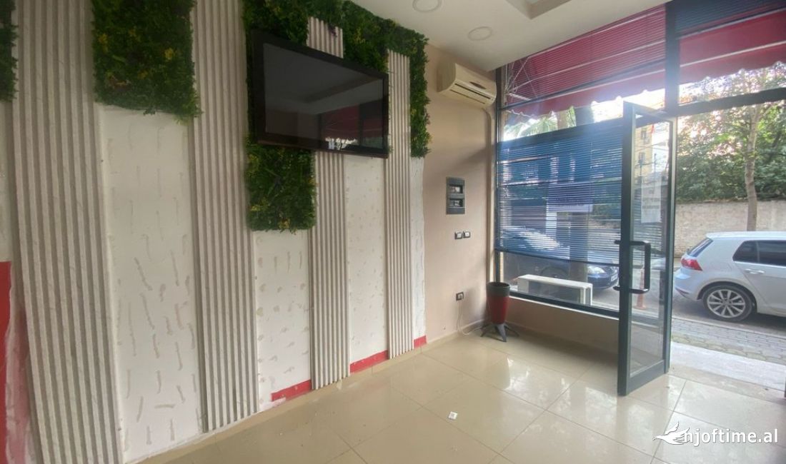 Ambient Biznesi, Brryli, Tirane.