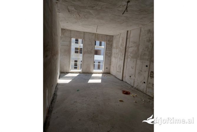 Shtepi ne shitje Apartament ne Tirane, 2+1, Mobilimi Bosh, pa mobiluar, Pagesa 97,000  Euro.
