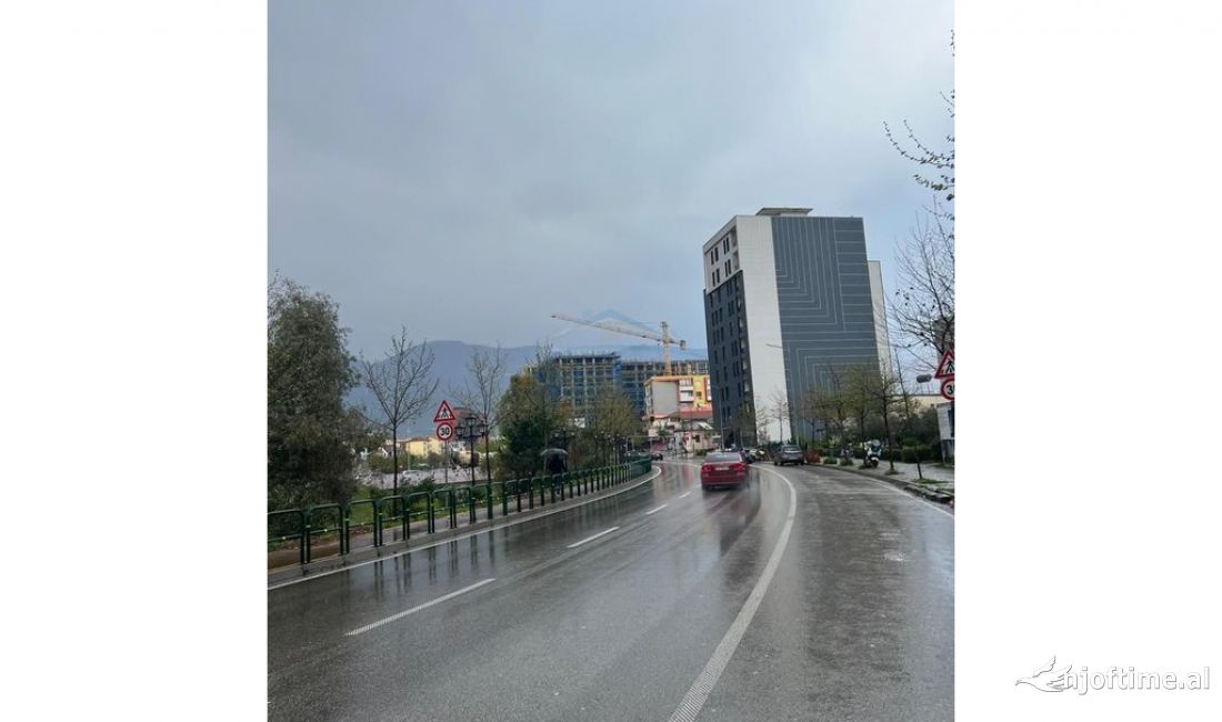 Ambient Biznesi, ne shitje Bulevardi Bajram Curri