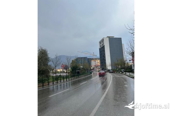 Ambient biznesi ne shitje 1+1 ne Tirane - 980,000 Euro
