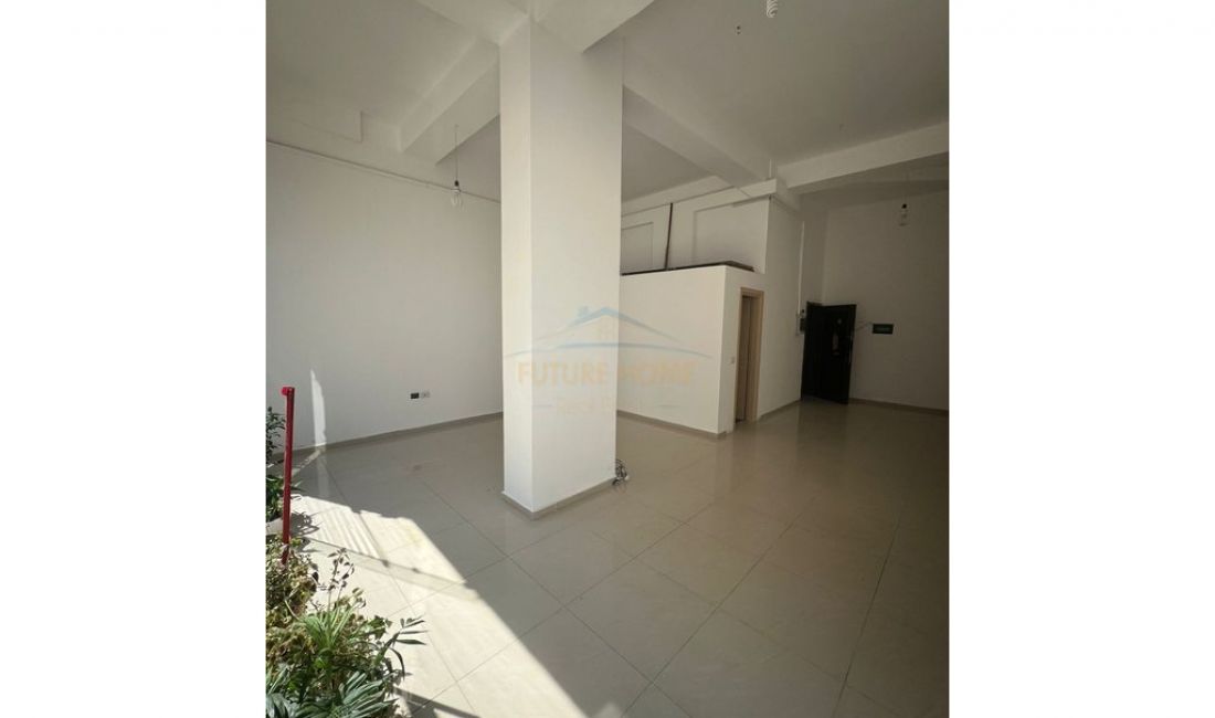 Qira, Ambient, Unaza e Re