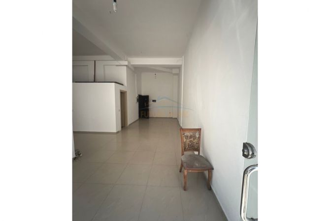 Qira, Ambient, Unaza e Re