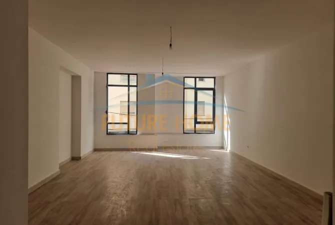 Business Property for Rent 3+1 in Tirana - 1,300 Euro