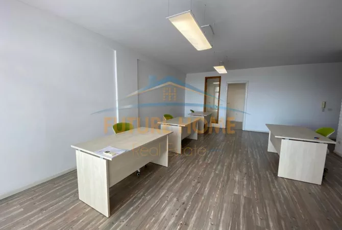 Ambient per zyra+Post Parkimi, Prane Liceut Artistik