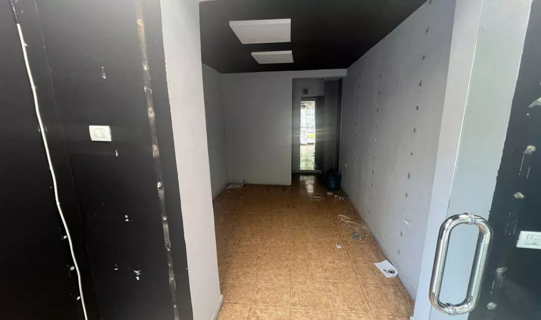 Qera, Ambient, Rruga e Kavajes, Tirane.