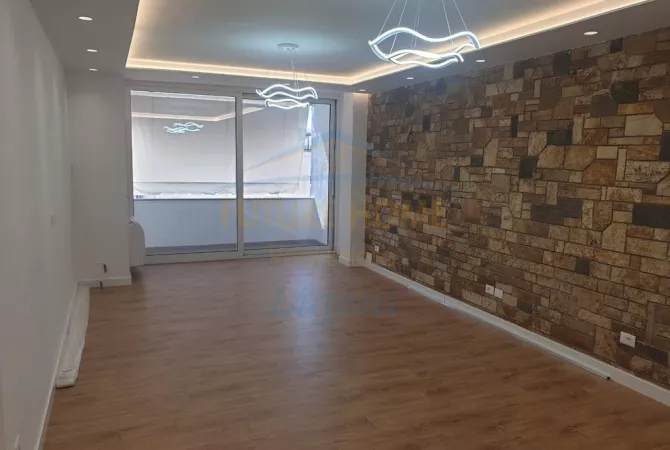 Qera, Ambjent Zyre, Blloku, Tirane.