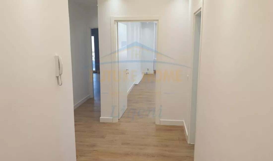 Qera, Ambjent Zyre, Blloku, Tirane.