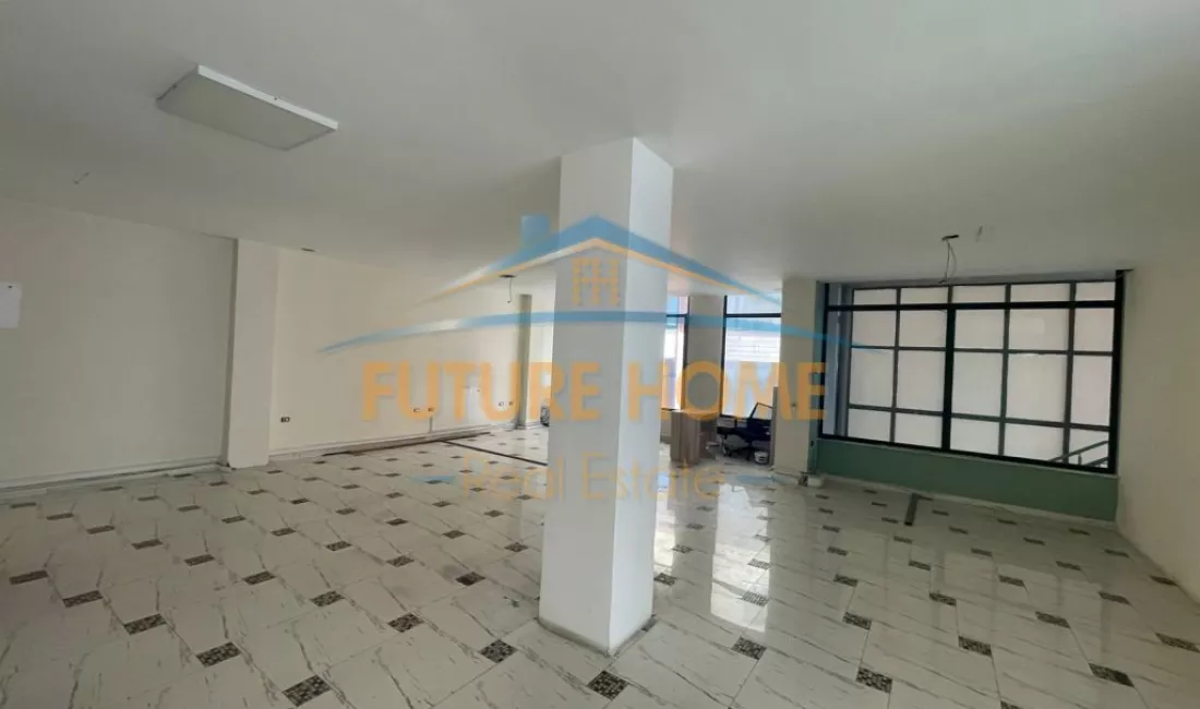 Qira, Ambient, prane Stadiumit Air Albania