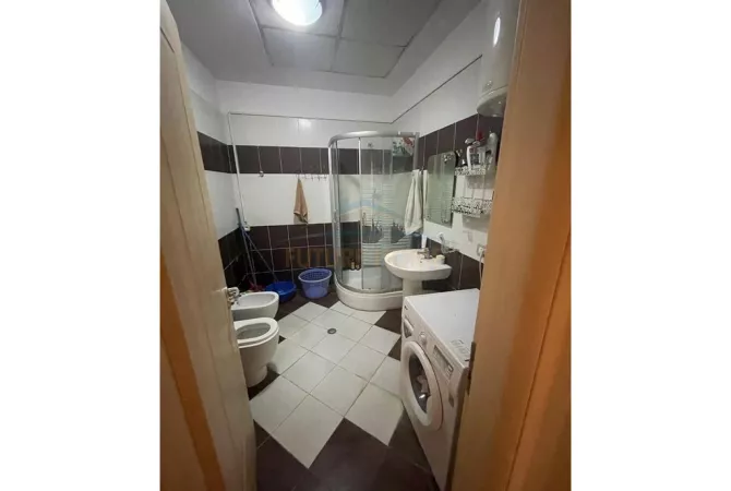 Shtepi ne shitje Apartament ne Tirane, 2+1, Mobilimi E mobiluar, Pagesa 260,000  Euro.