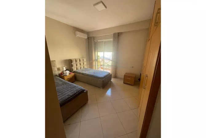 Shtepi ne shitje Apartament ne Tirane, 2+1, Mobilimi E mobiluar, Pagesa 260,000  Euro.