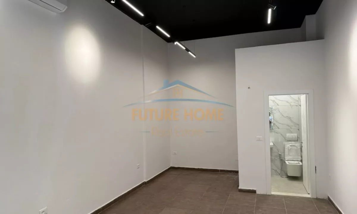 Ambient Biznesi, Komuna e Parisit, Tirane