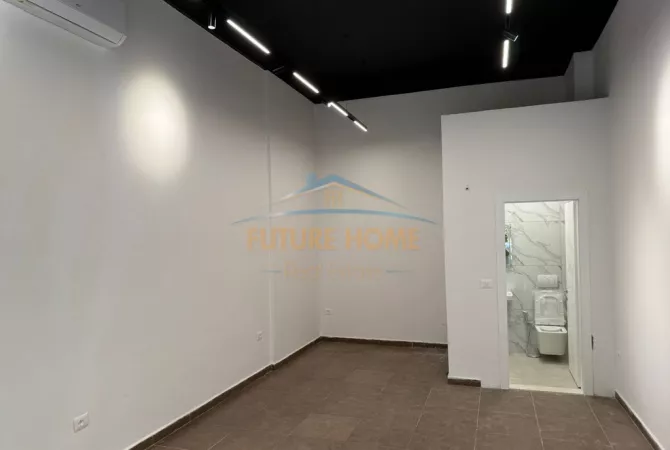 Ambient Biznesi, Komuna e Parisit, Tirane