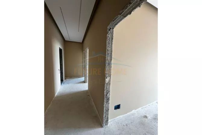 Shtepi ne shitje Apartament ne Tirane, 2+1, Mobilimi Bosh, pa mobiluar, Pagesa 320,000  Euro.