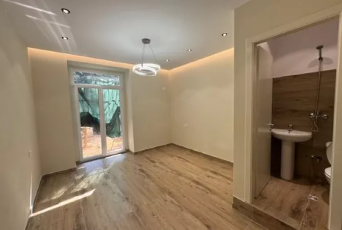 Business Property for Rent 3+1 in Tirana - 650 Euro